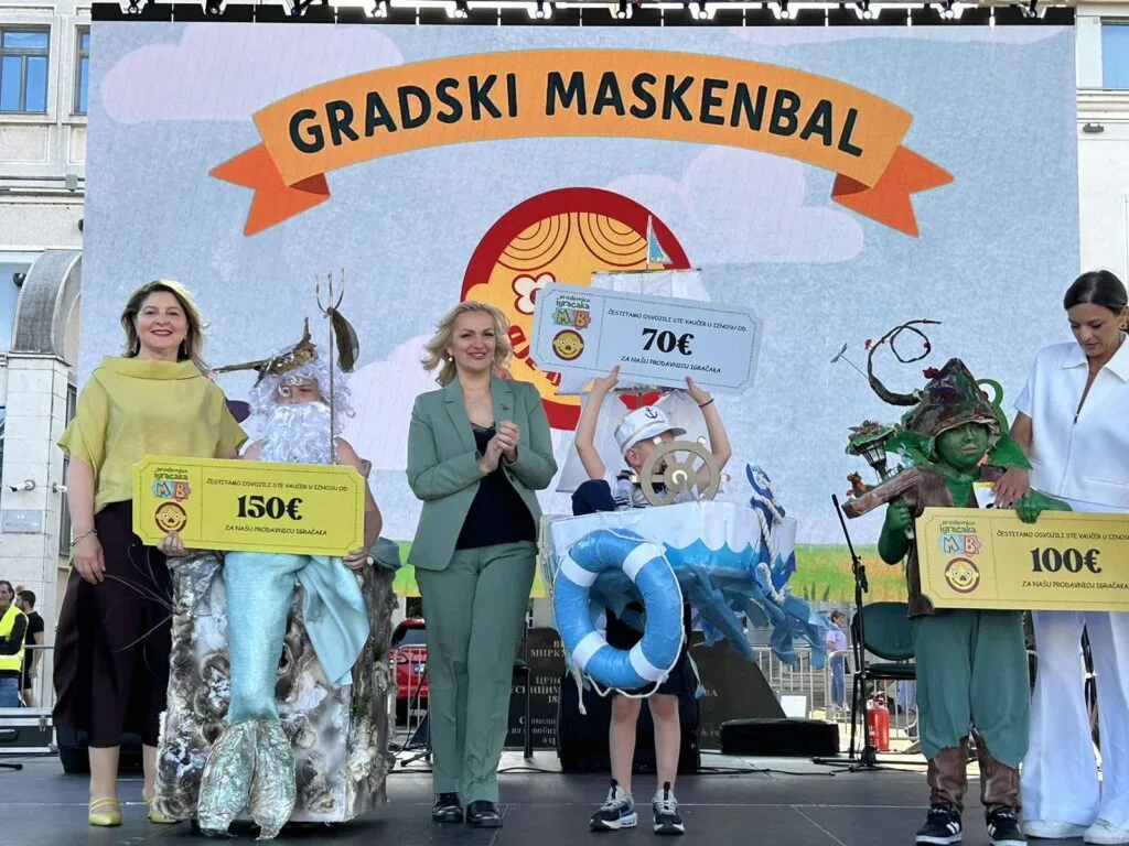 Otvoreno Podgoričko kulturno ljeto: Borovinić Bojović uručila nagrade učesnicima Gradskog maskenbala
