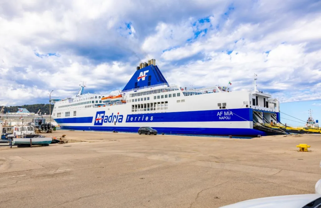 Uspostavljena pomorska linija Bar-Ankona