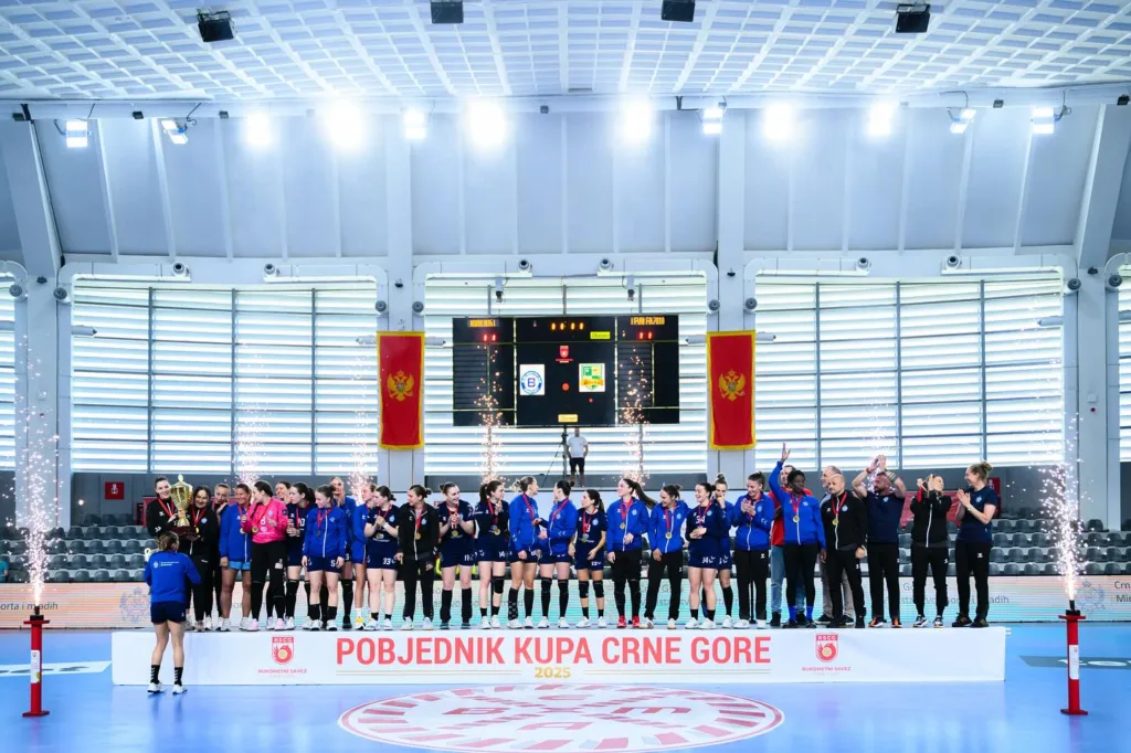 Rukometašice Budućnosti dominantno do 19. trofeja u Kupu