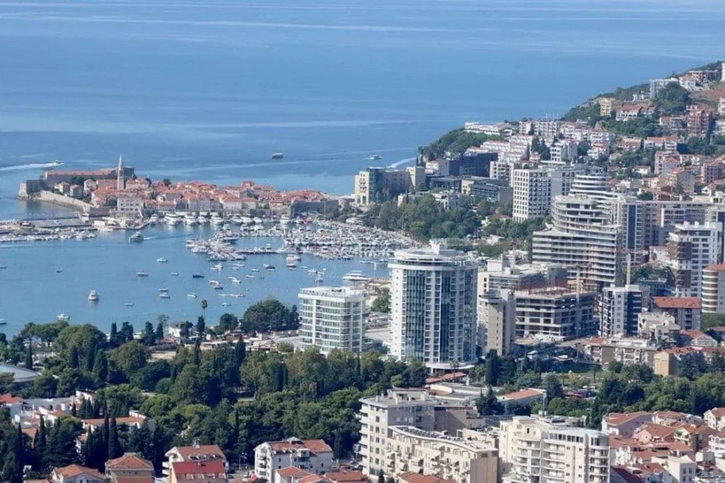 Budvanska policija uhapsila dva pripadnika OKG; pokušali otmicu na šetalištu u Budvi