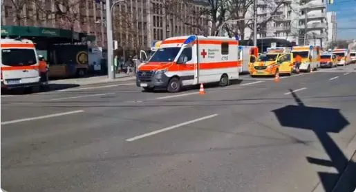 Vozač se zabio u pješake u centru Manhajma u Njemačkoj, najmanje jedna osoba mrtva