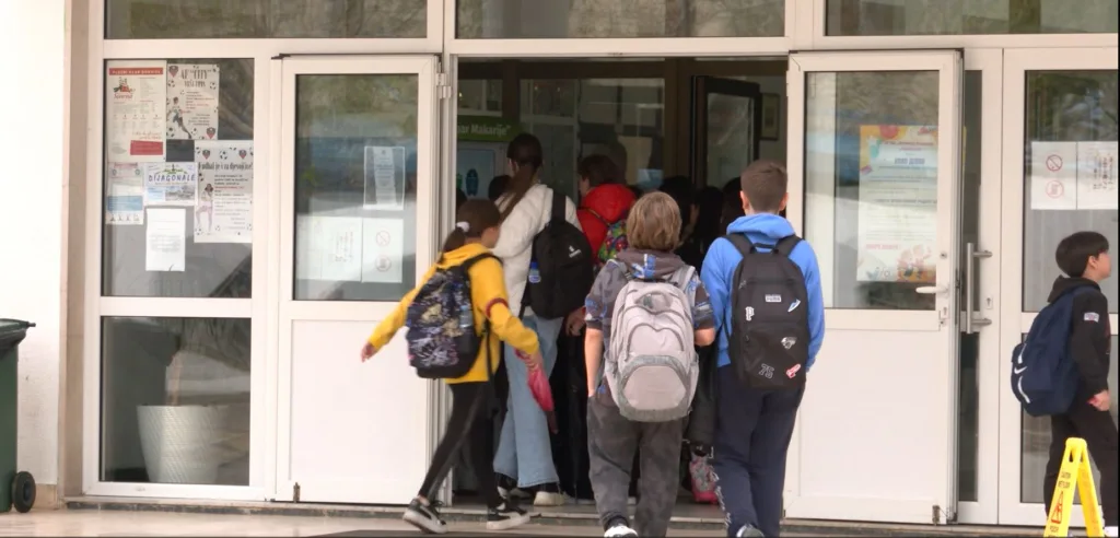 (VIDEO) Oko 30 odsto osnovaca pohađa privatne časove, dopunska nastava u školama slabo posjećena