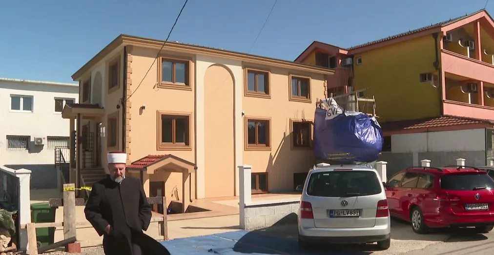 Ministarstvo traži rušenje džamije na Koniku, vjernici poručuju da će tamo spavati