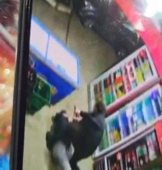 Gradonačelnik Niša spasio ženu: Skočio na napadača koji je imao mačetu 