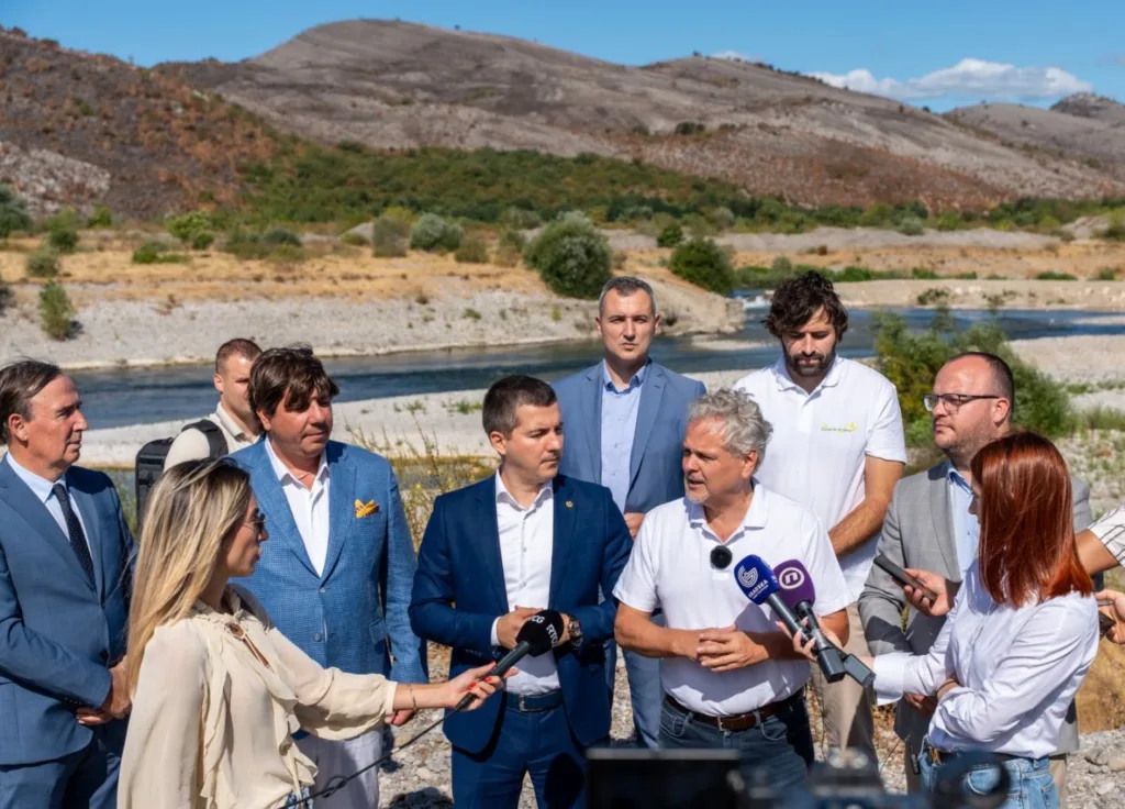 U okviru kampanje “Čuvaj da te čuva” počelo čišćenje i sanitarne zone vodoizvorišta Bolje Sestre