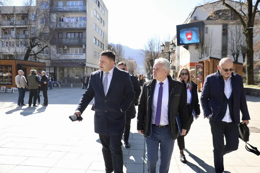 Euromost: Smolović,Ćulafić i Satler održali pozorišnu predstavu u Bijelom Polju