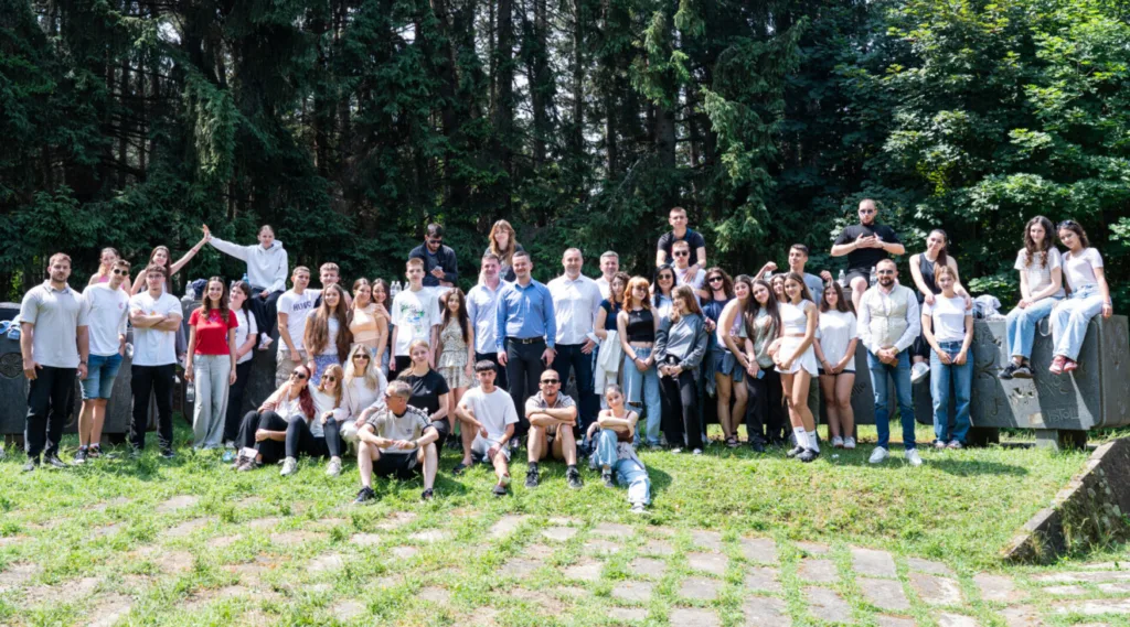 Šćekić posjetio učesnike regionalnog omladinskog kampa u Beranama