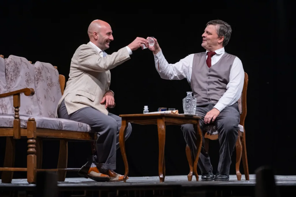 Nušićeva satira oduševila publiku na ljetnjoj pozornici: “Narodni poslanik” u okviru II Fest-a