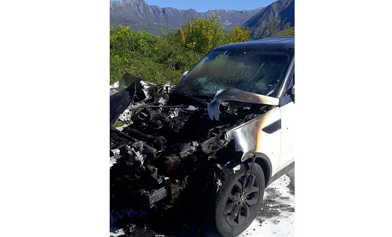 Zapalio se automobil, saobraćaj kroz Sozinu bio u prekidu