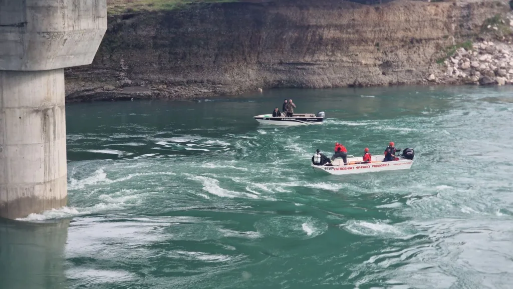 Mijajlović: Potraga za danas završena, pronađeni djelovi automobila i saobraćajna dozvola