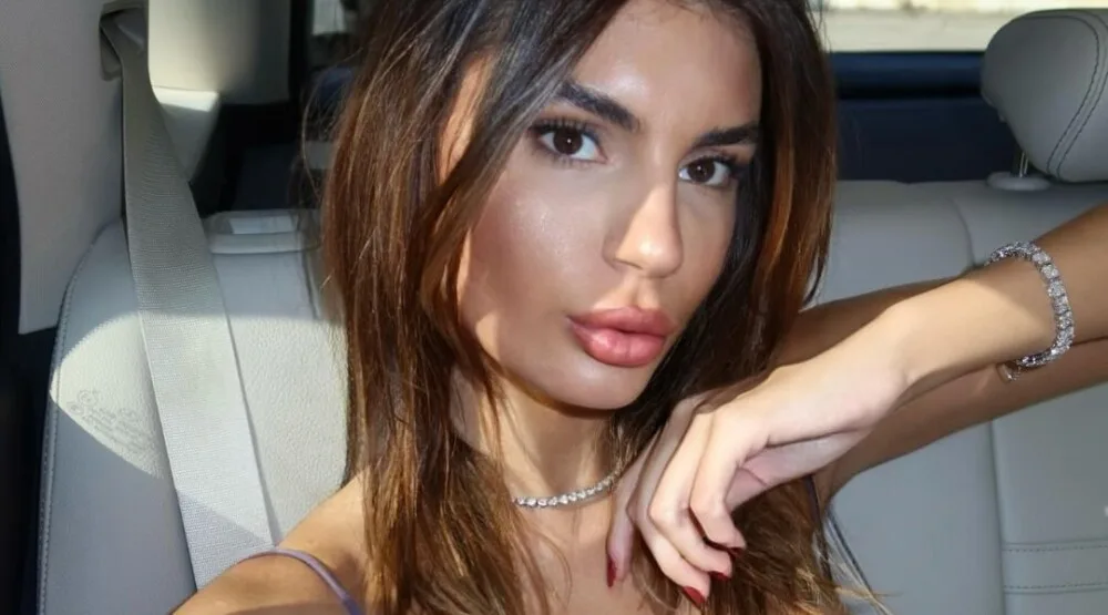 Bivša mis Crne Gore Anđela Vukadinović i ove godine poklanja haljine za polumaturu i maturu