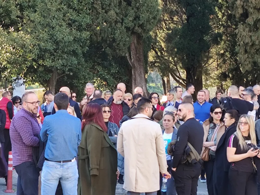 Protest Sindikata Uprave i pravosuđa ispred zgrade Vlade