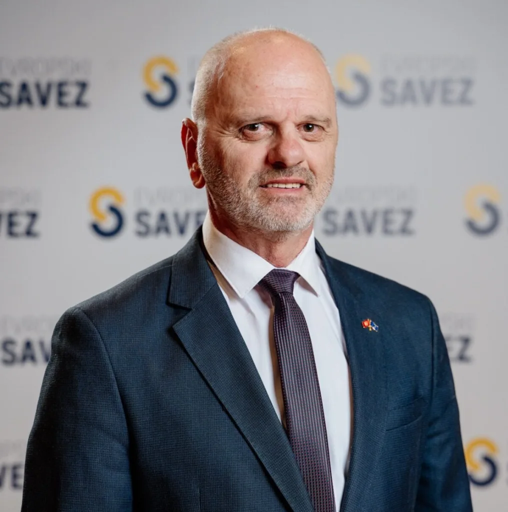 Šainović: Licemjerno je kad profesor daje legitimitet vlasti koja gura Crnu Goru u haos