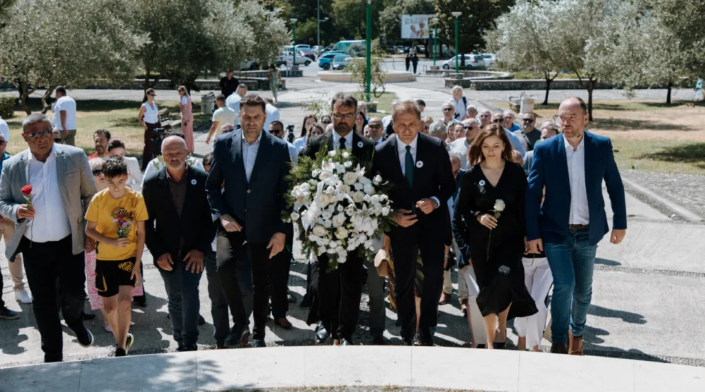 Delegacija Evropskog saveza položila vijenac u znak sjećanja na genocid u Srebrenici