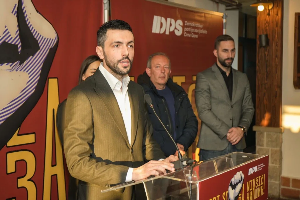 Živković: Mandić brani velikosrpski nacionalizam do posljednjeg kvadrata u Beogradu na vodi