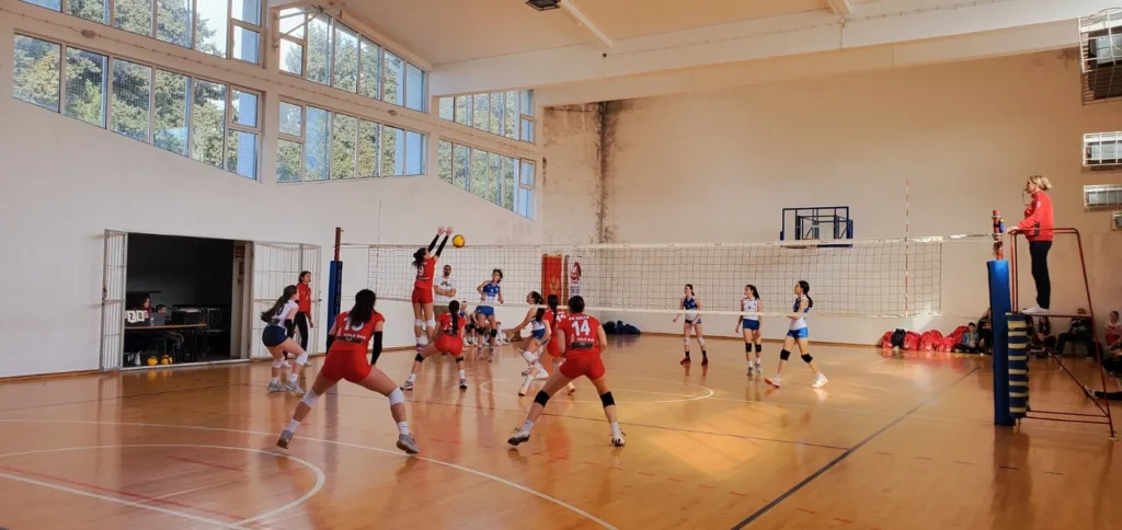 Galeb dočekuje Budućnost, Gimnazijalac Budvu