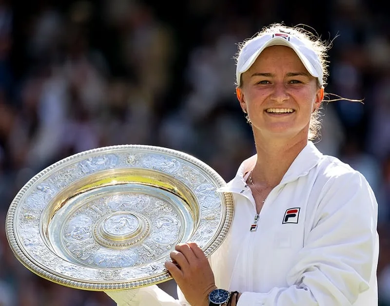 Navaro skinula krunu Krejčikovoj, Švjontek ubjedljiva