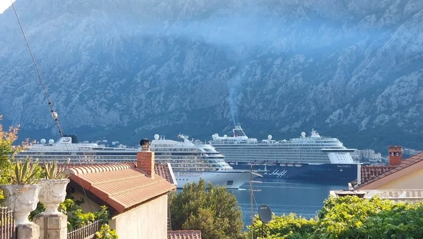 U kotorskoj luci danas tri kruzera