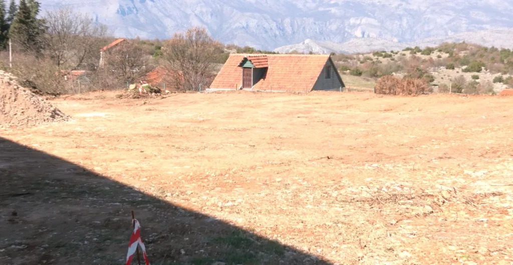 Počeli radovi na izgradnji igrališta u Kučima