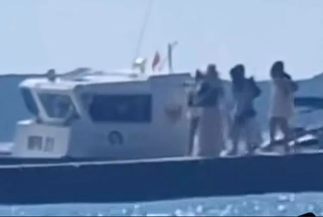 Skiper Javnog preduzeća za upravljanje morskim dobrom: Transpotovao sam putnike, među kojima je bila i trudnica, sa pokvarenog broda do obale