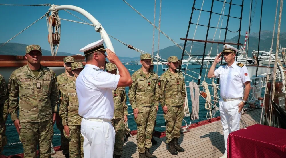 Na školskom brodu “Jadran” svečano obilježen završetak ovogodišnjeg Ljetnjeg vojnog kampa za mlade