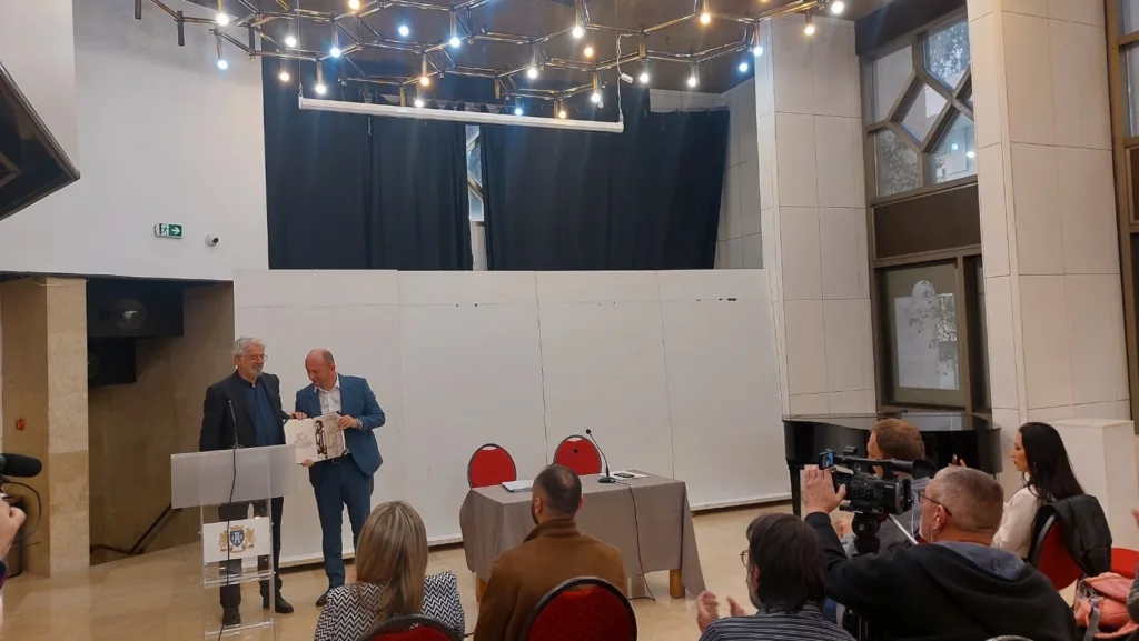 Milanu Kneževiću nagrada „Ogledalo srpsko“