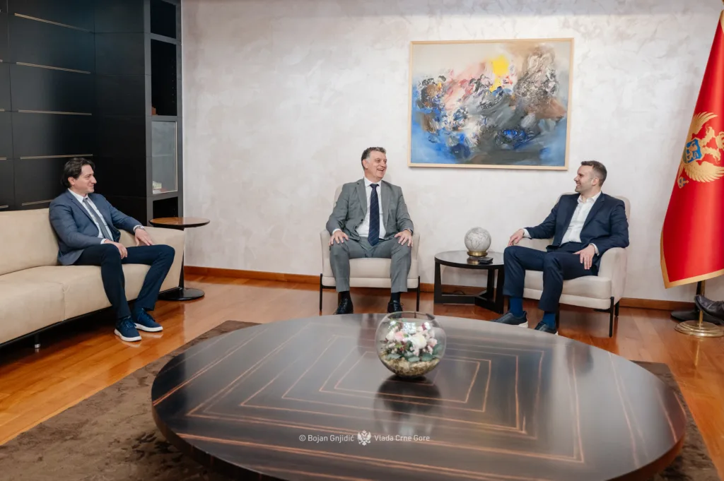 Premijer sa predstavnicima opština: Novac od koncesije za aerodrome koristio bi se isključivo za velike projekte u Zeti i Tivtu