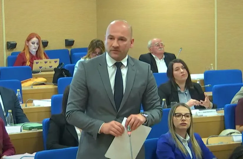 Pižurica podnio ostavku na odborničku funkciju