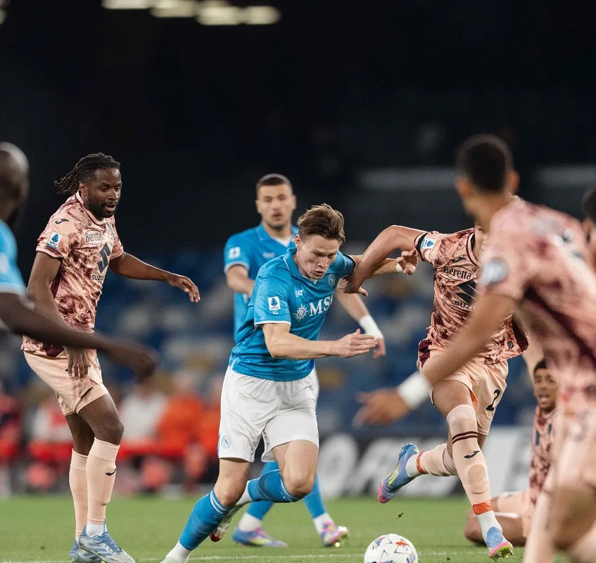 Vezuv ključa: Napoli prihvatio poklon Intera i osamio se na vrhu, Leće bez Krstovića odolio u Bergamu