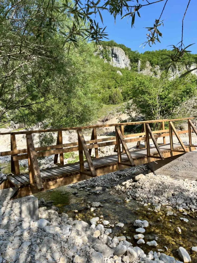Obnovljen mobilijar u Parku prirode „Dragišnica i Komarnica“