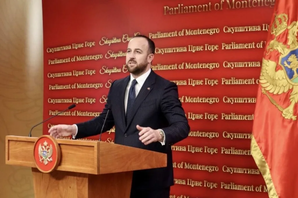 Nikolić: Opozicija s potpunim pravom blokirala rad Skupštine