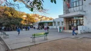 Vršnjačko nasilje u Podgorici: Četiri maloljetnika pretukla učenika u OŠ “Sutjeska”