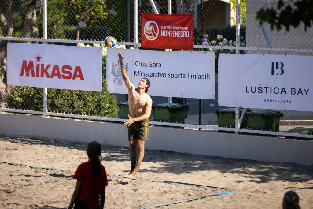Završen prvi turnir prvenstva Crne Gore u odbojci na pijesku za odbojkaše