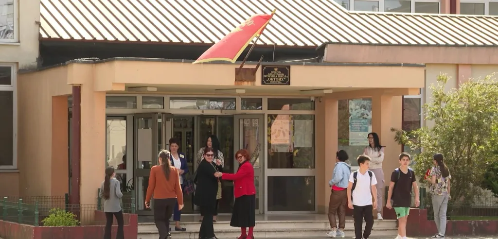 OŠ “Oktoih” na Zabjelu: Prvi put besplatan program “Brižne porodice” za roditelje