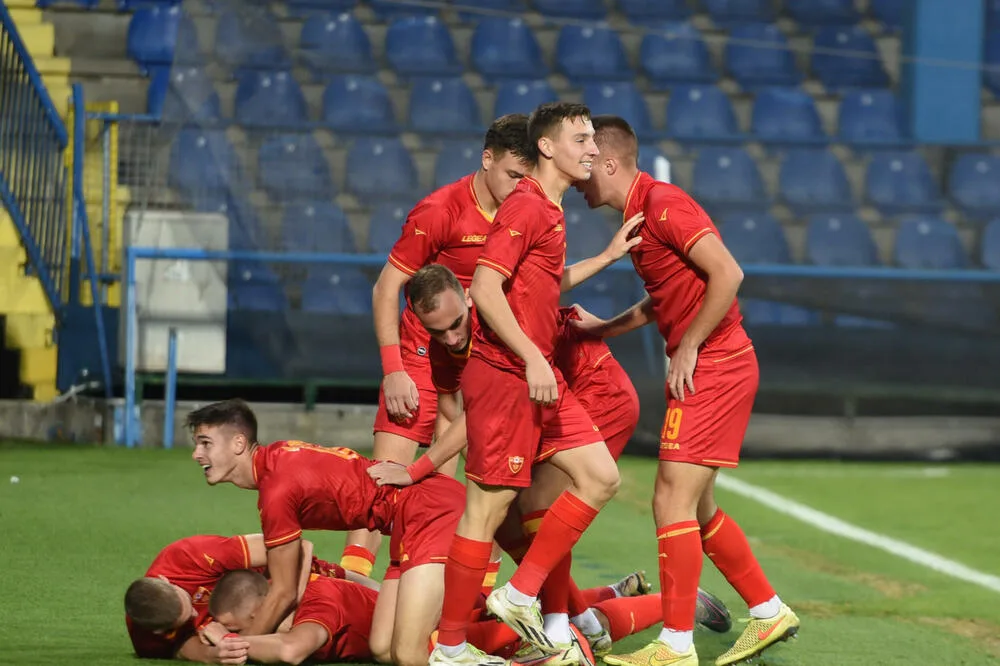 Heroji nacije stigli kući, Savićević ih dočekao na aerodromu