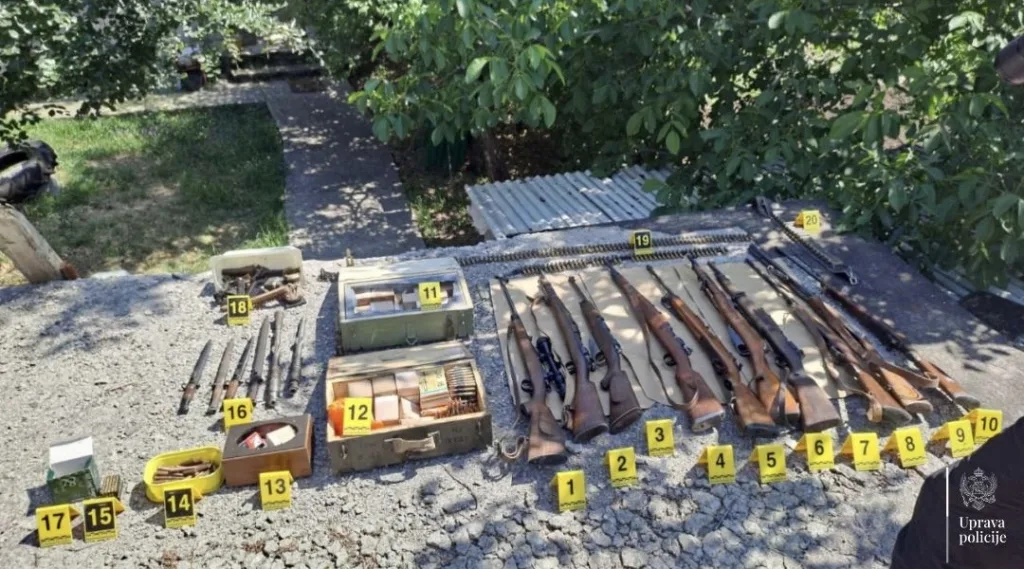 Uhapšen Kolašinac kod kojeg je pronađeno 10 komada oružja i 1.200 komada municije