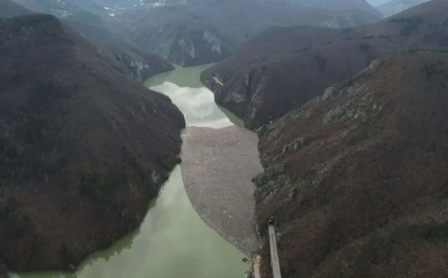 Ekološka katastrofa: Problem plutajućeg otpada ponovo eskalirao u Drinskom jezeru