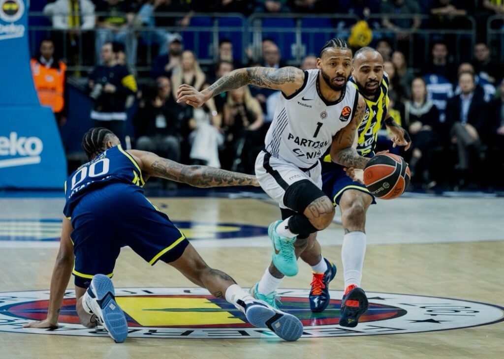 Partizan skupo prodao kožu lideru, Zvezda srušila Efes, Ivanovićev Virtus iznenadio Barselonu