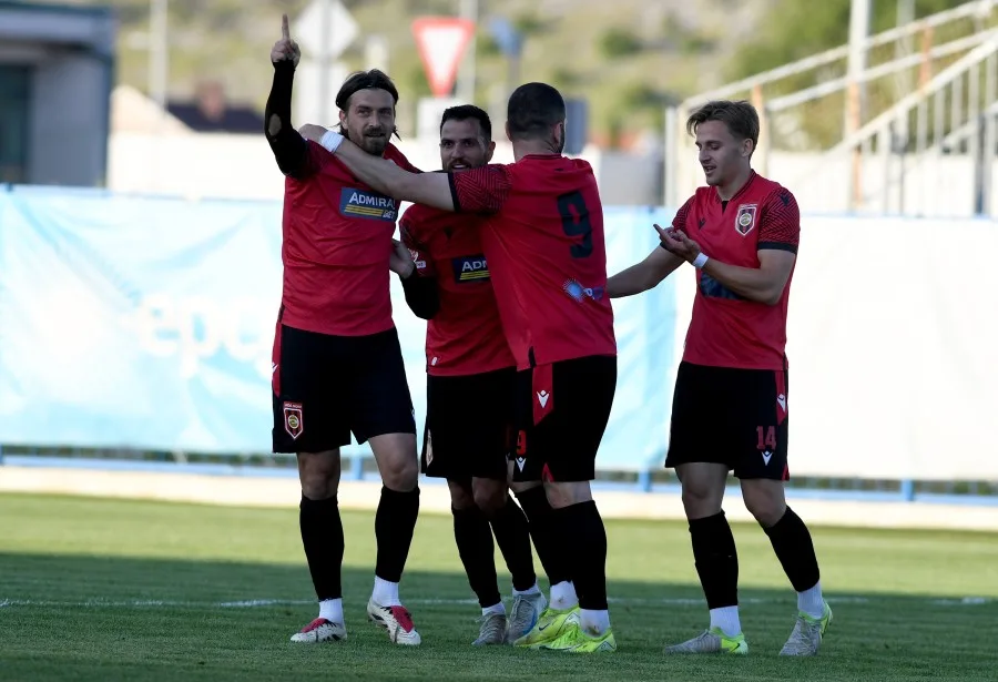 Dečić konačno dočekao trofej u Kupu