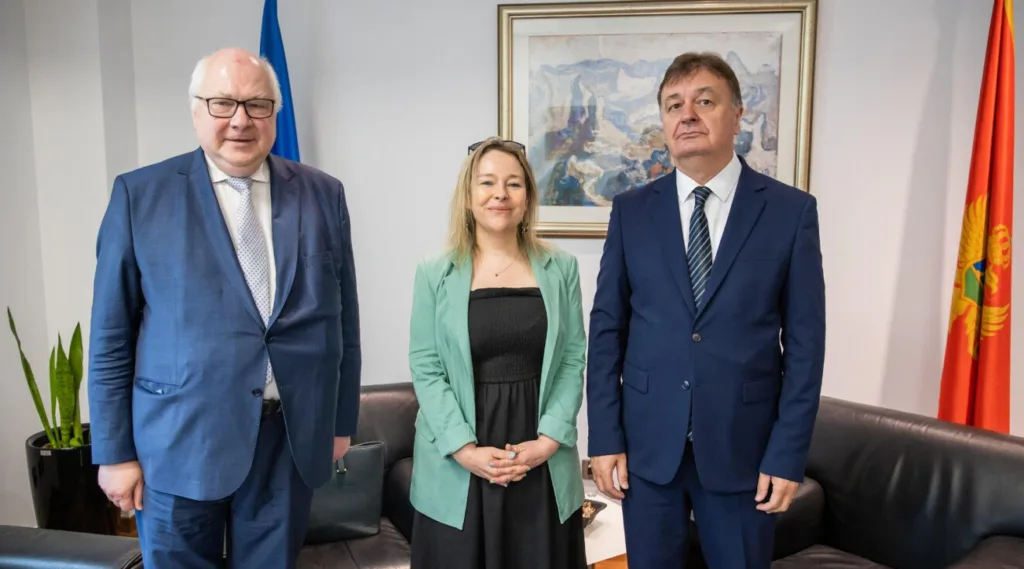 Aleksić razgovarao sa Poselom i Maske: Crkva i vjerske zajednice odvojene od države, religijska pitanja u skladu sa standardima EU