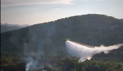 Požar kod Bratonožića pod kontrolom, kuće nisu ugrožene