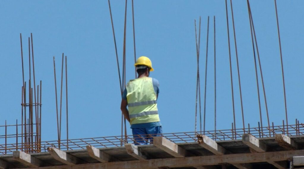 Crna Gora u 2025. zaposlila više od 40 hiljada stranih radnika iz preko 100 zemalja; Knežević: Potrebna reforma obrazovanja