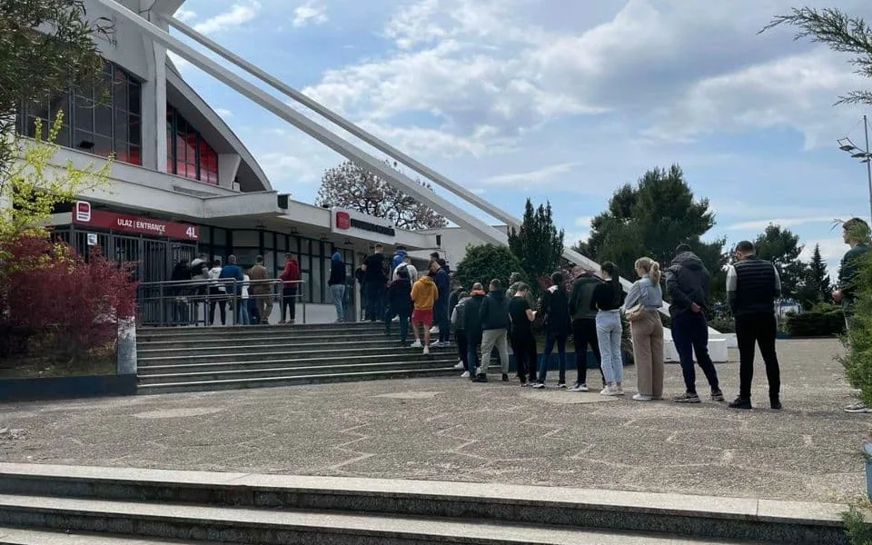 Traži se karta više za meč sezone: Redovi ispred “Morače”