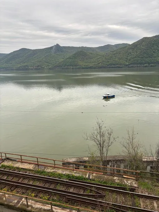 Rumunija: Minibus sa putnicima pao sa mosta u Dunav nakon sudara