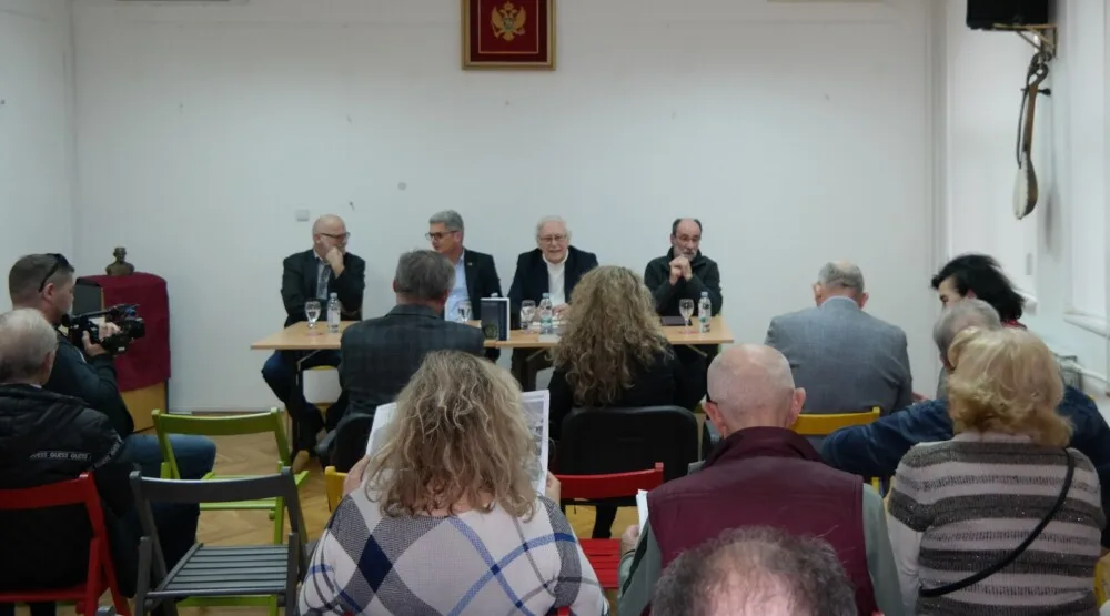 U Zagrebu promovisana knjiga “Sidrišta u vremenu – Govori i razgovori 2003-2023” Dragana Radulovića