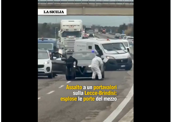 (VIDEO) Filmska pljačka na jugu Italije: Digli u vazduh dva blindirana vozila i zapucali