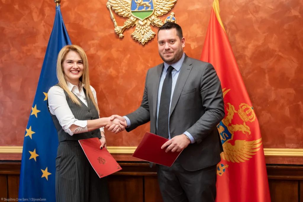 Skupština Crne Gore i NVU „Asocijacija za kreativnu transformaciju“ potpisali Memorandum o saradnji i partnerstvu