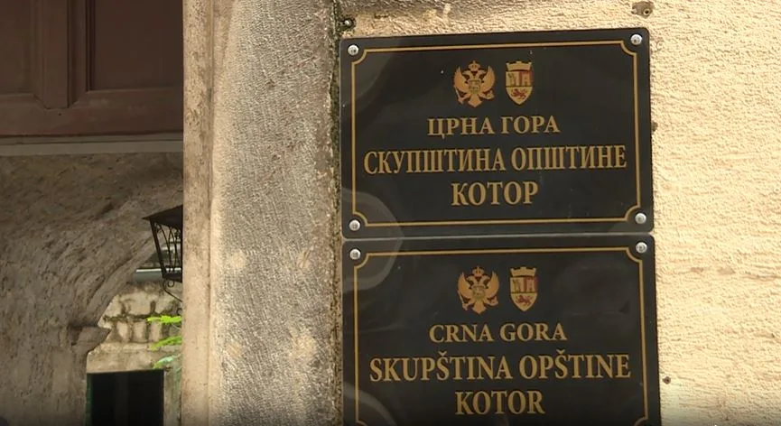 U Kotoru šavnički scenario, u PES-u i CDT-u traže da se uključi Ustavni sud