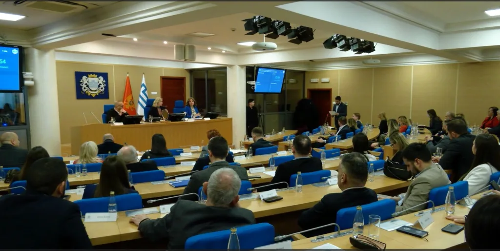 (VIDEO) Borovinić Bojović: Ko se rukovodi interesom građana ne smatra da su izbori potrebni; Mujović: Građani će 2027. odlučiti, naš ili njihov rad