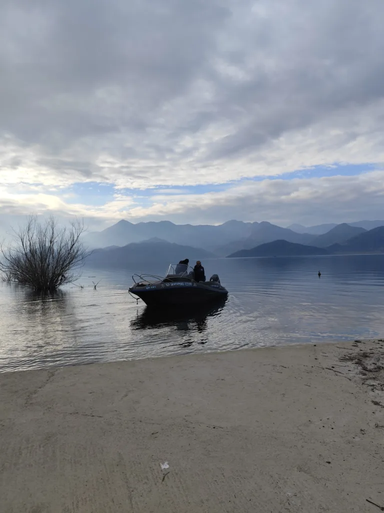 Nakon akcije spriječavanja krivolova u NP Skadarsko jezero privedena tri, a  pet lica u bjekstvu